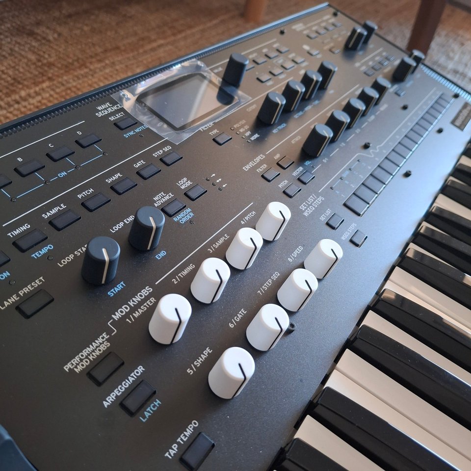 Korg Wavestate MkII en su caja