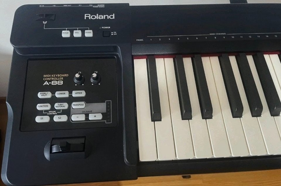 Roland a88 de segunda mano · Foto 1 de 6 · Pontevedra · 300 €
