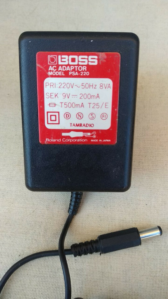 Fuentes BOSS 9V originales (20€ cada)