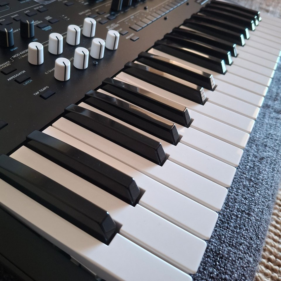 Korg Wavestate MkII en su caja