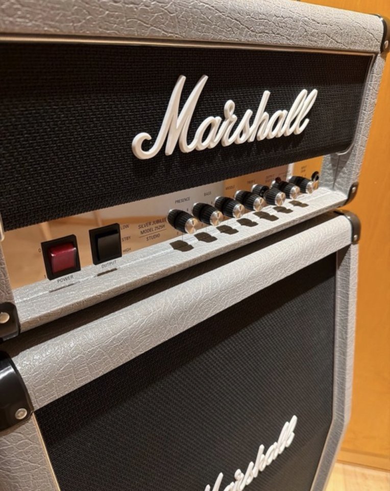 Amplificador Marshall Silver Jubilee + Pantalla de segunda mano · Foto 6 de 9 · Valencia · 900 €