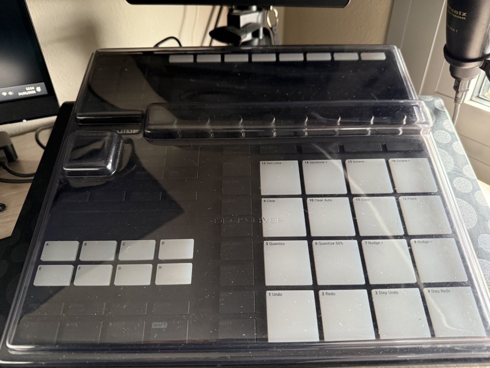 NI Maschine Mk3 + Maschine 3.0 + Komplete 14 + Decksaver