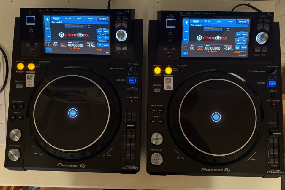 Pioneer XDJ 1000 mk2 de segunda mano · Foto 1 de 4 · Madrid · 2180 €
