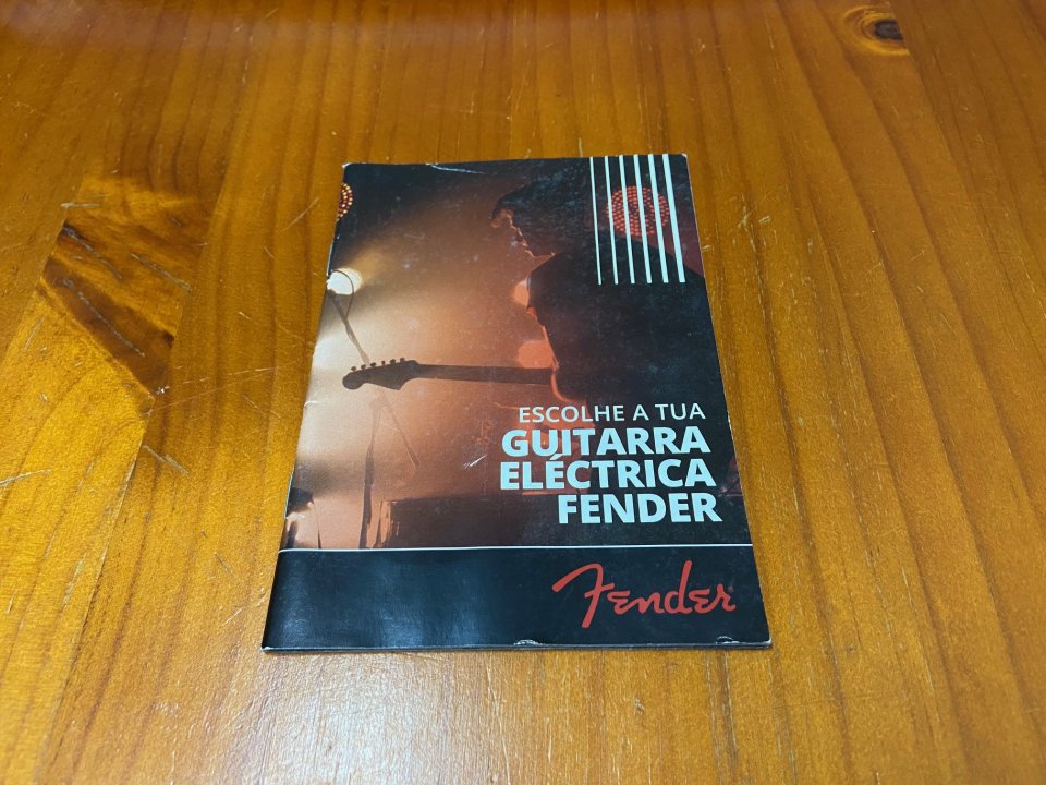 Catálogo Guitarras Fender 2013 Edición portuguesa de segunda mano · Foto 1 de 10 · Badajoz · 20 €
