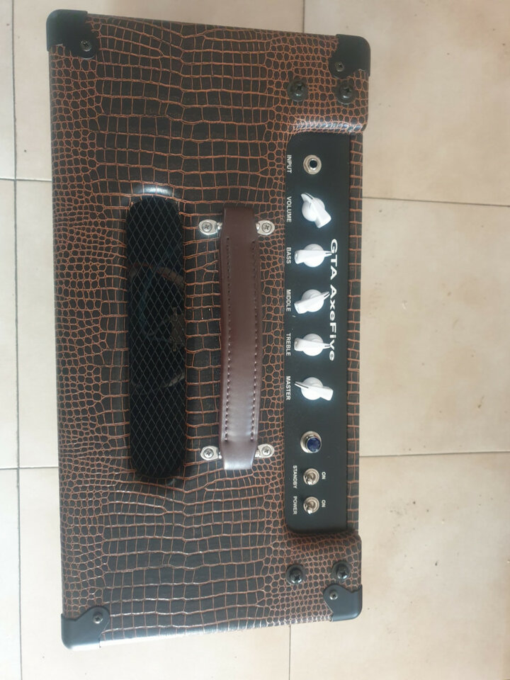 George Axefive 5 watios , Amplificador