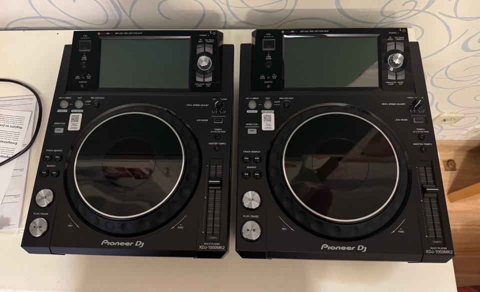 Pioneer XDJ 1000 mk2 de segunda mano · Foto 2 de 4 · Madrid · 2180 €