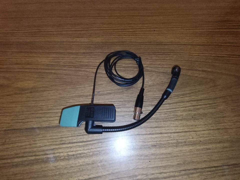 Micrófono AKG C 419 para vientos completo con receptor Sr 80 y emisor pt 80 lo vendo junto o por separado de segunda mano · Foto 1 de 5 · Alicante · 200 €