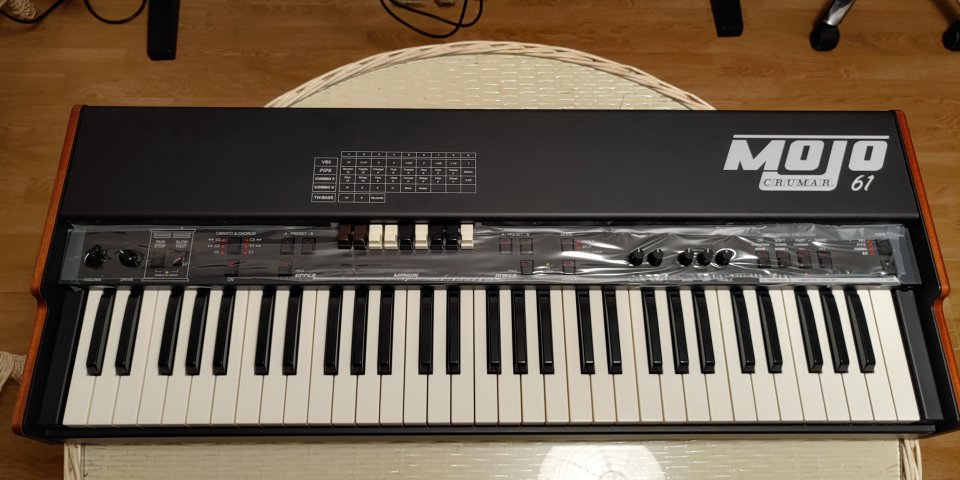 Crumar Mojo 61 de segunda mano · Foto 1 de 10 · Zamora · 1000 €