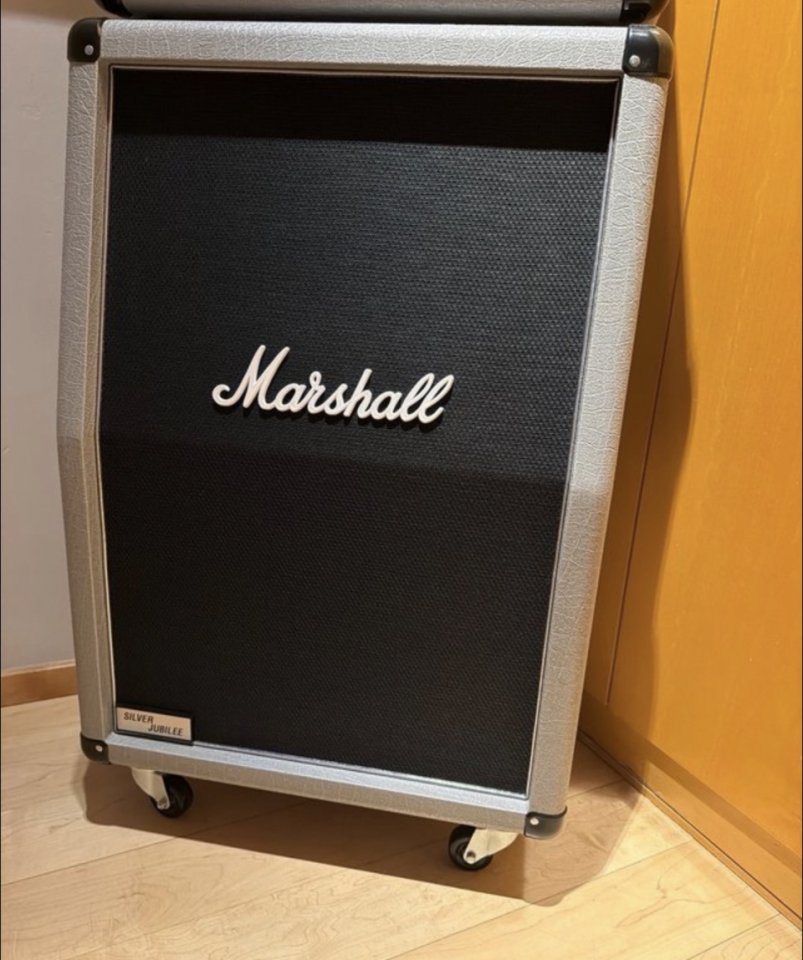 Amplificador Marshall Silver Jubilee + Pantalla de segunda mano · Foto 8 de 9 · Valencia · 900 €