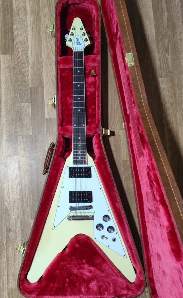 Gibson 70s Flying V Blanco Clasico de segunda mano · Foto 1 de 9 · Barcelona · 1800 €