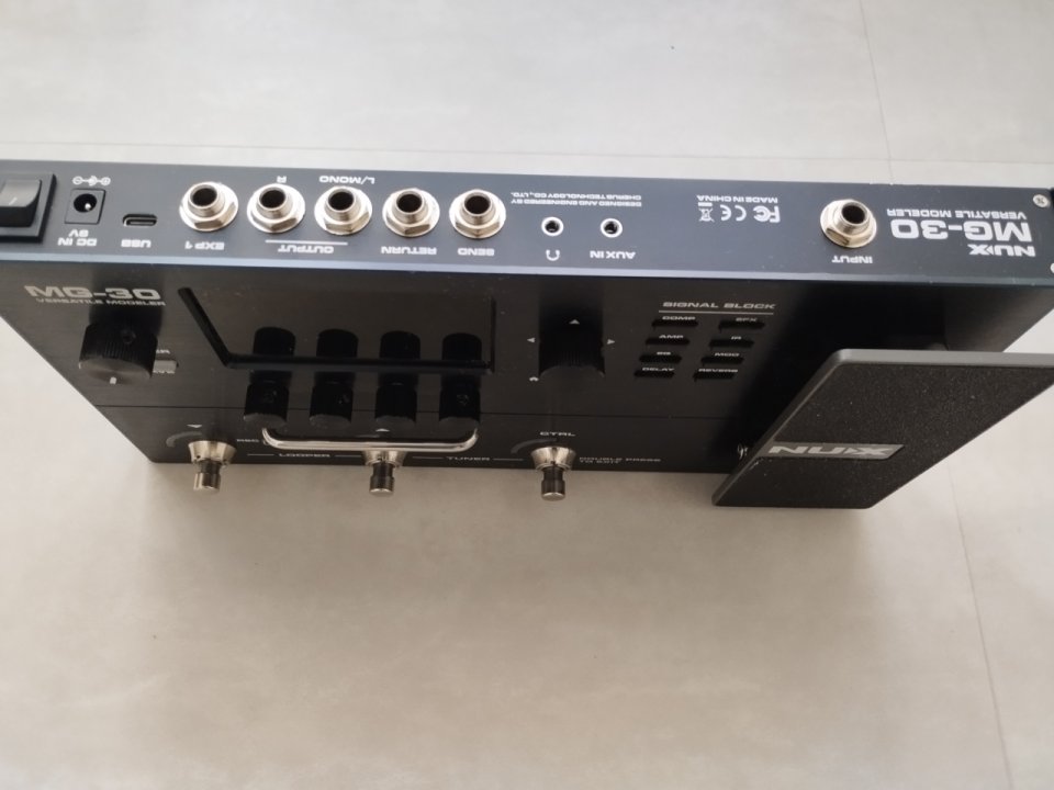 Pedalera multiefectos Nux MG-30