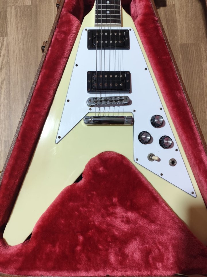 Gibson 70s Flying V Blanco Clasico de segunda mano · Foto 2 de 9 · Barcelona · 1800 €