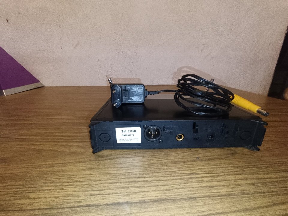 Micrófono AKG C 419 para vientos completo con receptor Sr 80 y emisor pt 80 lo vendo junto o por separado de segunda mano · Foto 4 de 5 · Alicante · 200 €