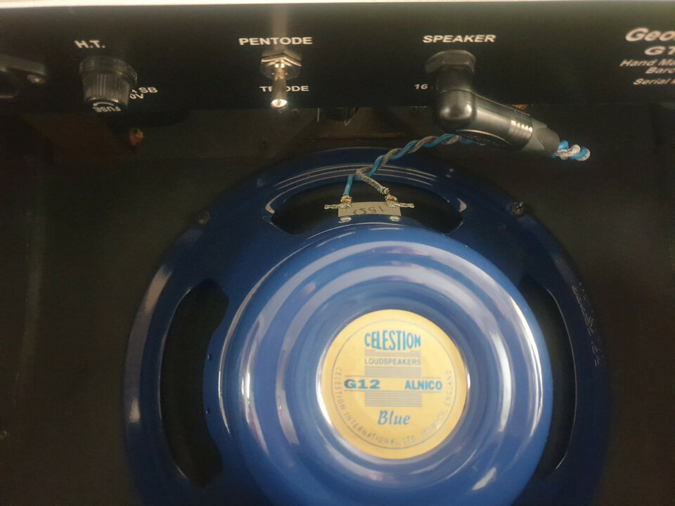 George Axefive 5 watios , Amplificador