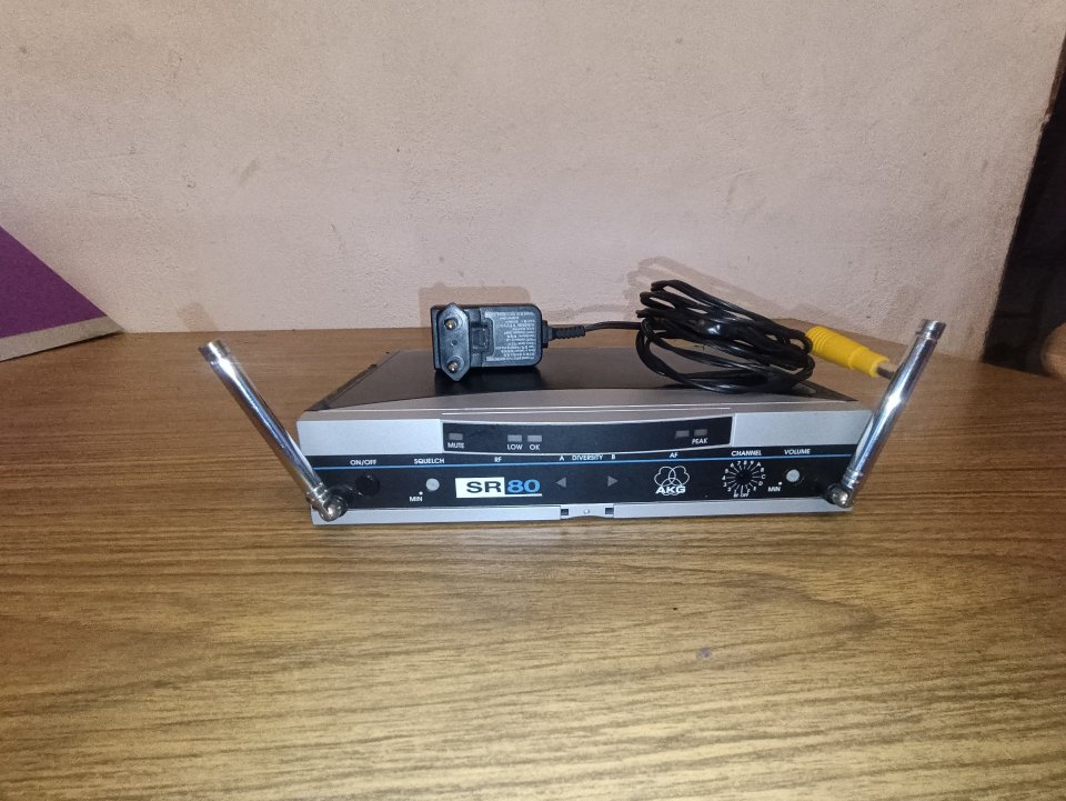 Micrófono AKG C 419 para vientos completo con receptor Sr 80 y emisor pt 80 lo vendo junto o por separado de segunda mano · Foto 5 de 5 · Alicante · 200 €
