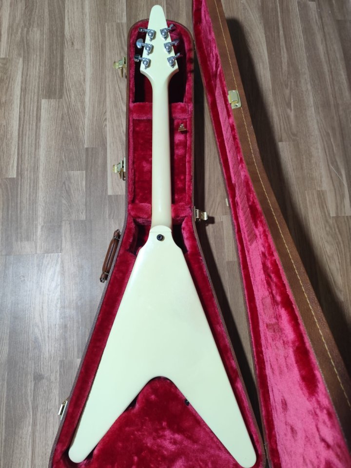 Gibson 70s Flying V Blanco Clasico de segunda mano · Foto 4 de 9 · Barcelona · 1800 €