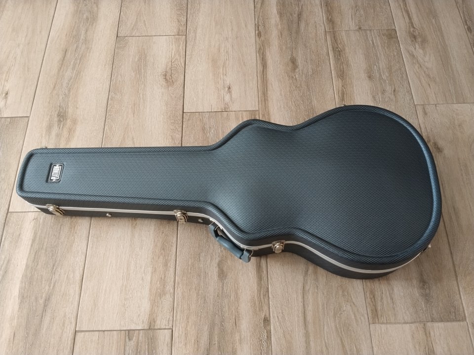 estuche acústica de segunda mano · Foto 1 de 4 · Cantabria · 55 €