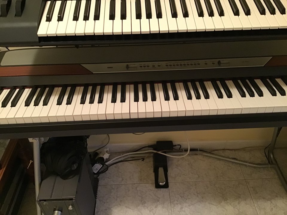 Piano eléctrico KORG SP-250 de segunda mano · Foto 3 de 3 · Zamora · 550 €