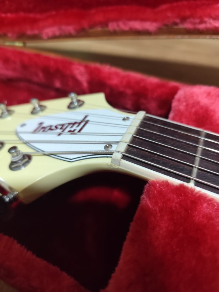 Gibson 70s Flying V Blanco Clasico de segunda mano · Foto 6 de 9 · Barcelona · 1800 €