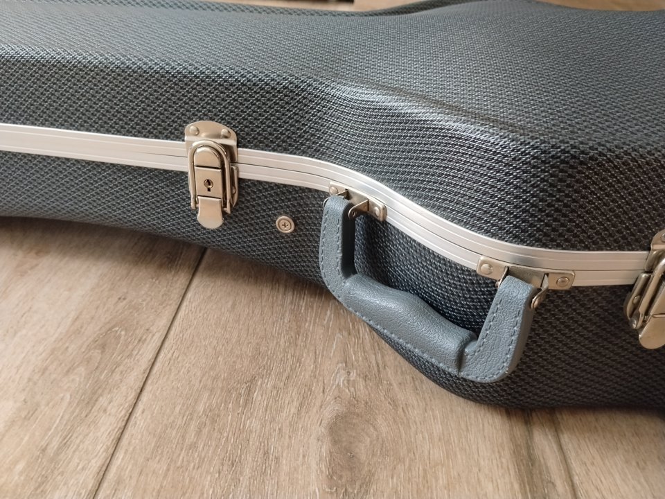 estuche acústica de segunda mano · Foto 3 de 4 · Cantabria · 55 €