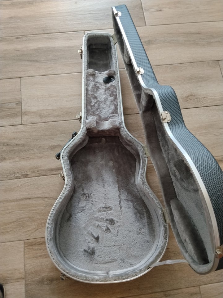 estuche acústica de segunda mano · Foto 4 de 4 · Cantabria · 55 €