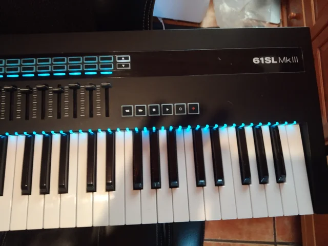 Novation SL MkIII – Controlador MIDI profesional