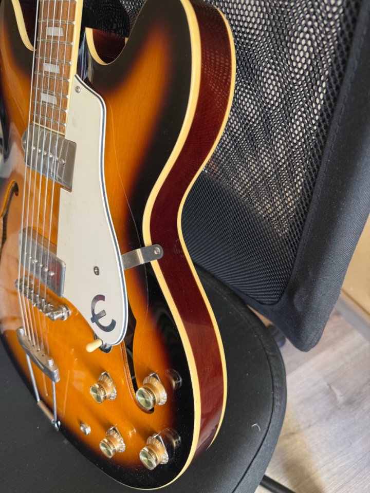 Epiphone Casino Inspired by John Lennon de segunda mano · Foto 3 de 7 · Valencia · 1195 €
