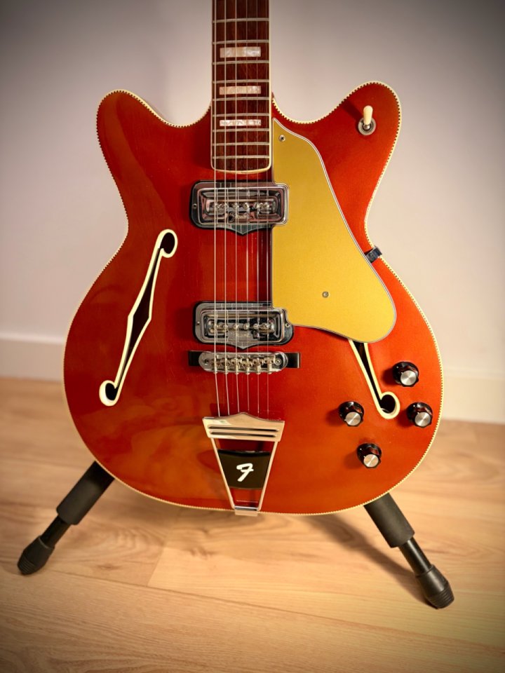 Fender Coronado II 1965 - Candy Apple Red (Custom color) de segunda mano · Foto 2 de 10 · Madrid · 3800 €