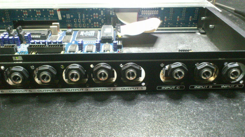 previo crossover behringer ultradriver