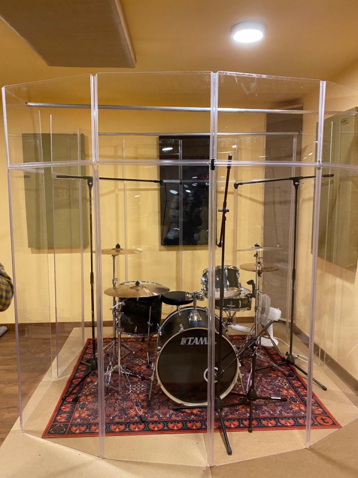 12 paneles acústicos T.akustik y 10 Clearsonic AX2418