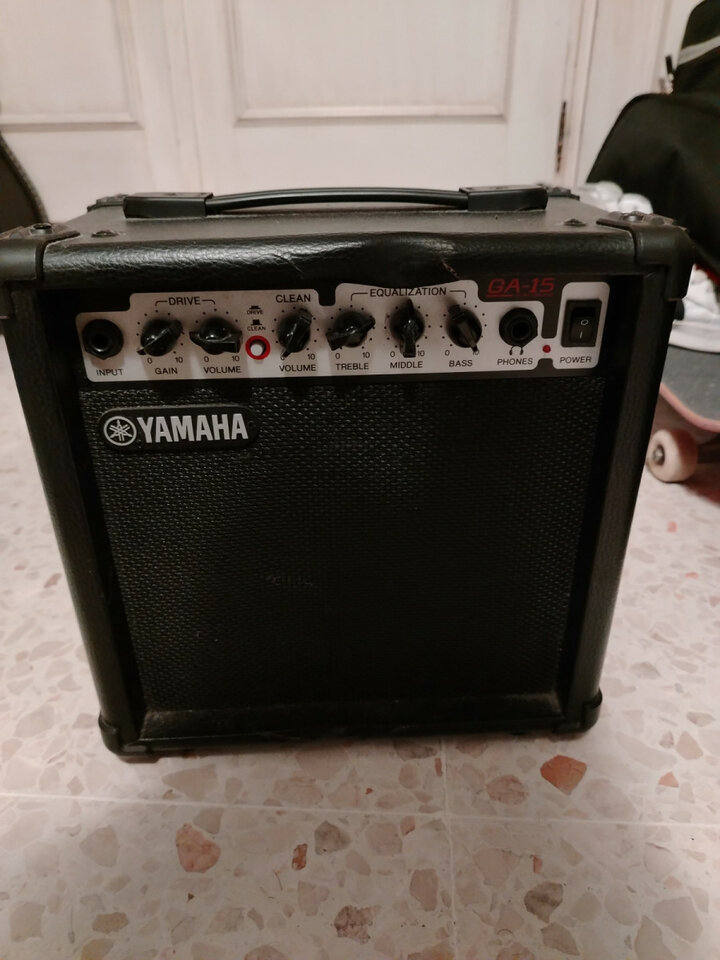 Amplificador Yamaha GA-15