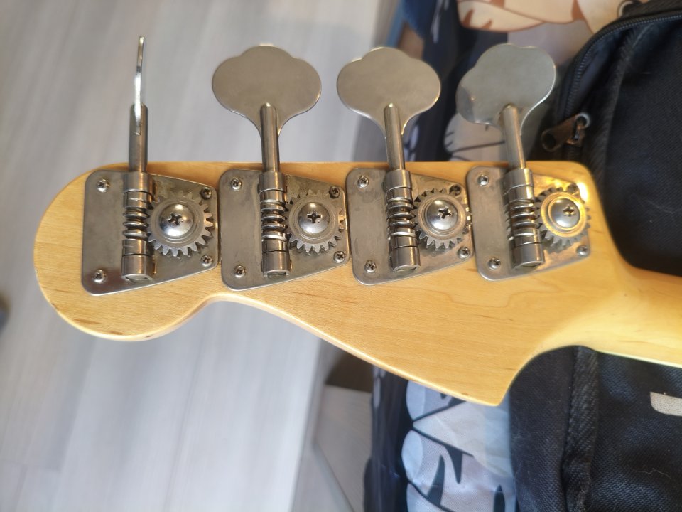Fender Jazz bass JB75-90US (3-tone sunburst, CIJ, 1997) de segunda mano · Foto 4 de 10 · Madrid · 1070 €