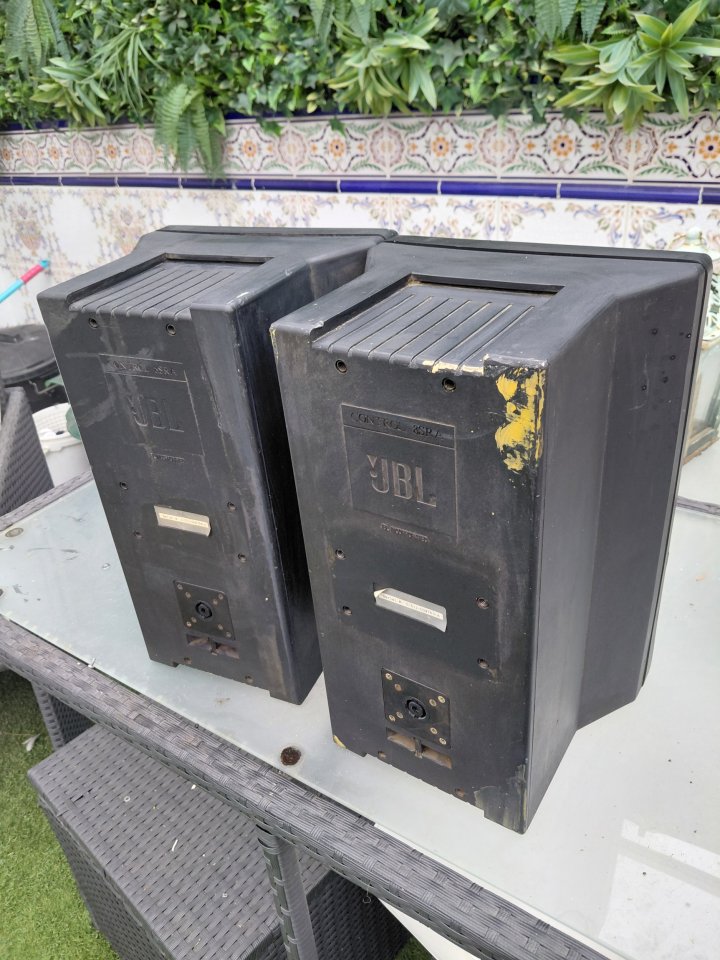 Pareja monitores jbl control 8SRA 175W de segunda mano · Foto 5 de 10 · Córdoba · 150 €