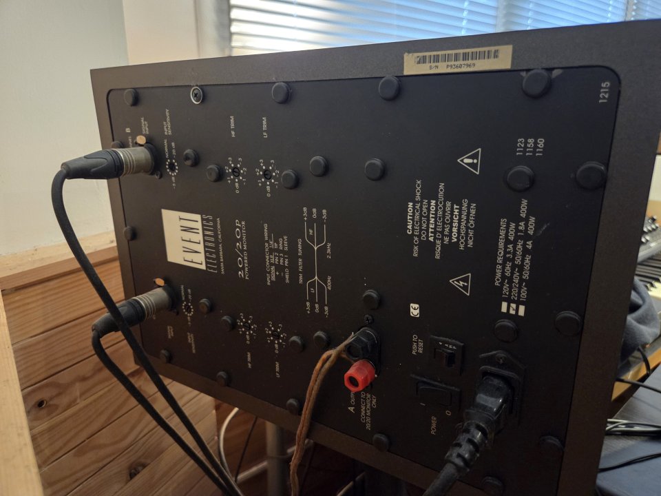 Event 20/20p. Monitores de respuesta plana (campo cercano) autoamplificados