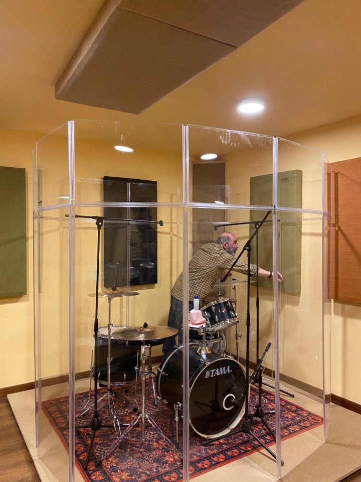 12 paneles acústicos T.akustik y 10 Clearsonic AX2418