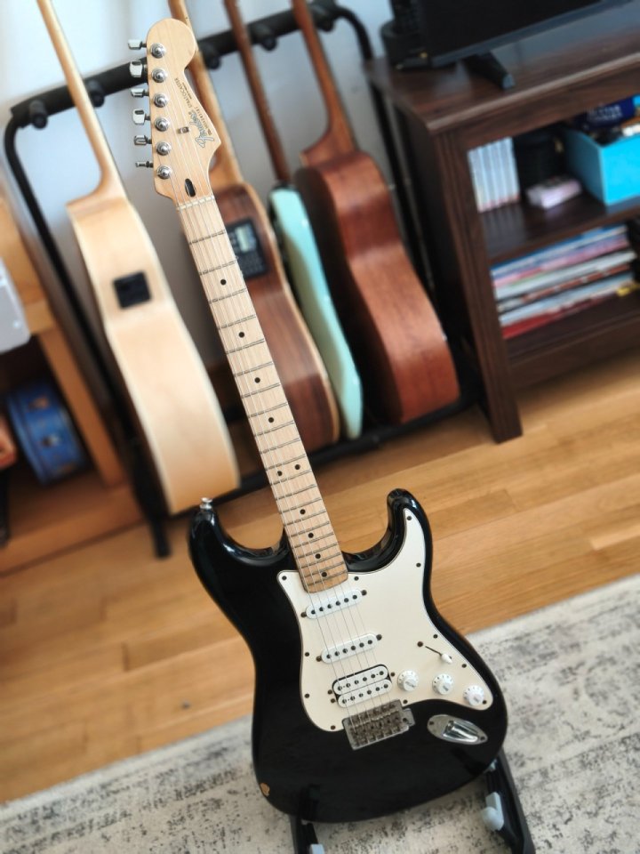 Fender Stratocaster MN 2004 SSH de segunda mano · Foto 1 de 10 · Madrid · 425 €