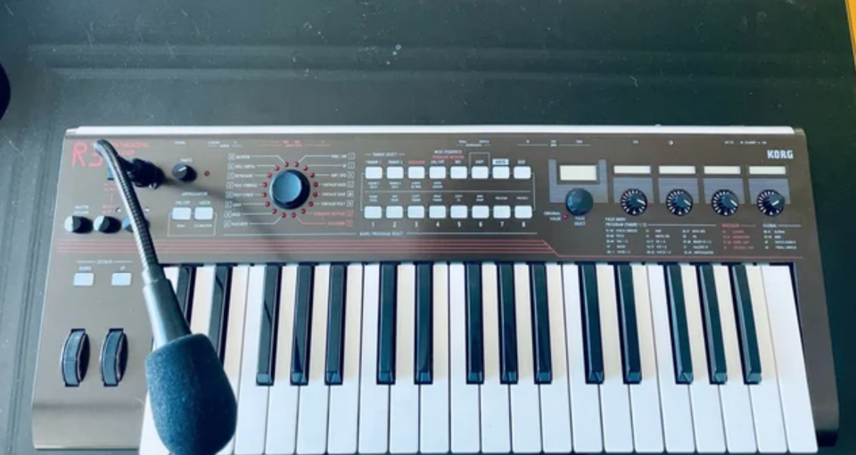 Sintetizador Korg R3 de segunda mano · Foto 1 de 6 · Madrid · 260 €