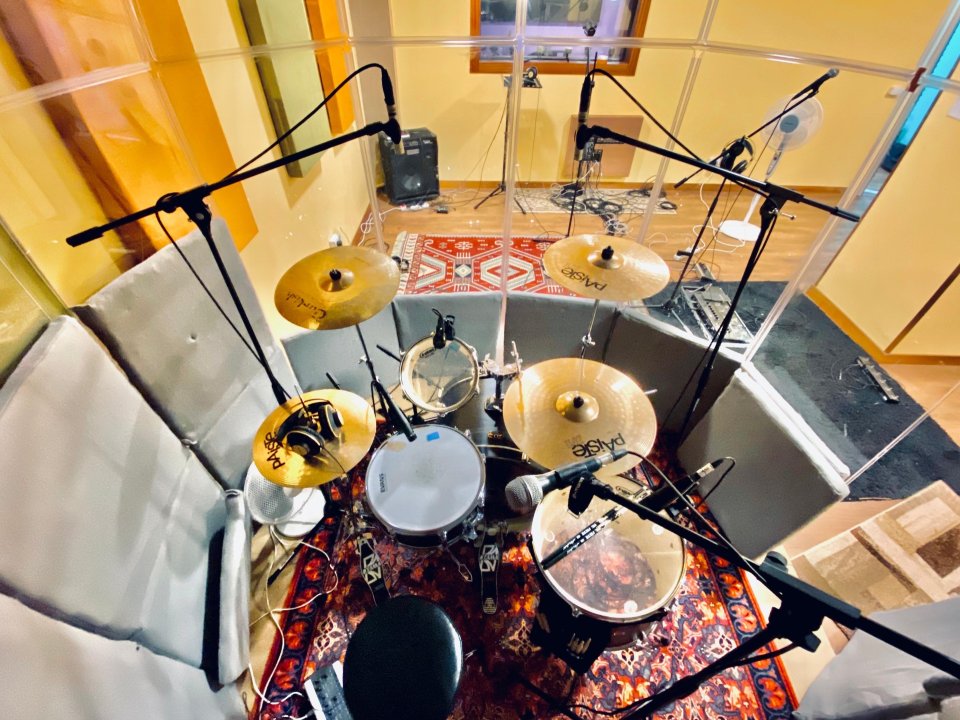 12 paneles acústicos T.akustik y 10 Clearsonic AX2418