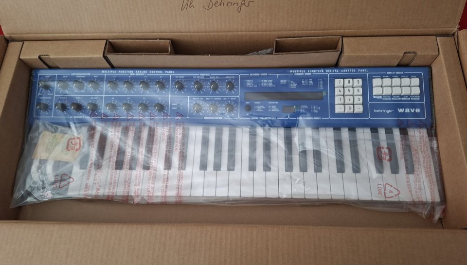 BEHRINGER WAVE de segunda mano · Foto 1 de 3 · Girona · 395 €