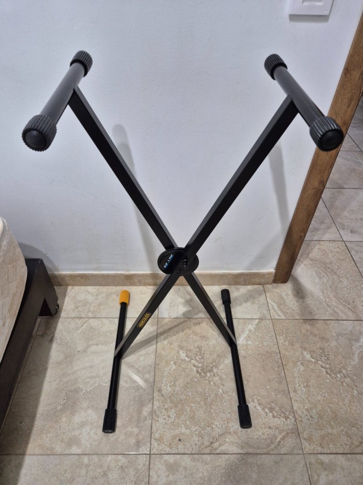 Soporte de Teclado Hercules KS110B de segunda mano · Foto 1 de 5 · Illes Balears · 30 €