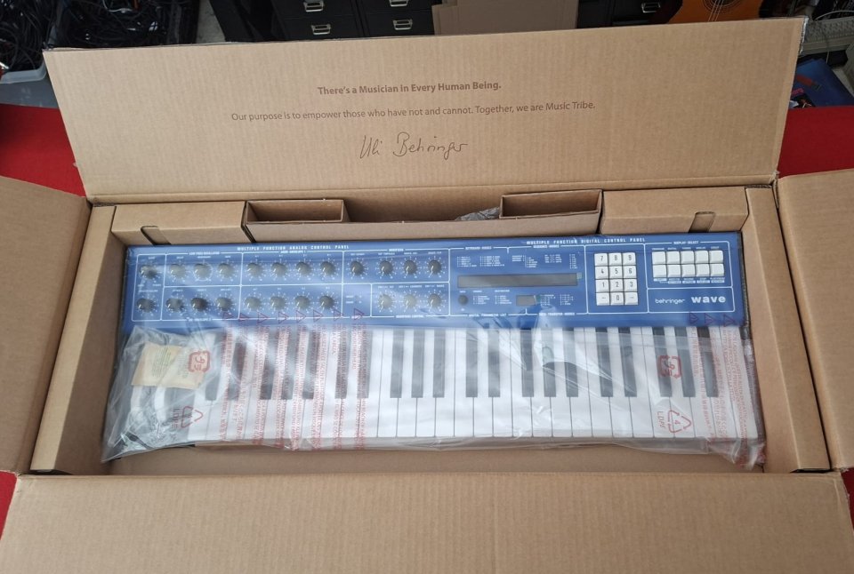 BEHRINGER WAVE de segunda mano · Foto 2 de 3 · Girona · 395 €