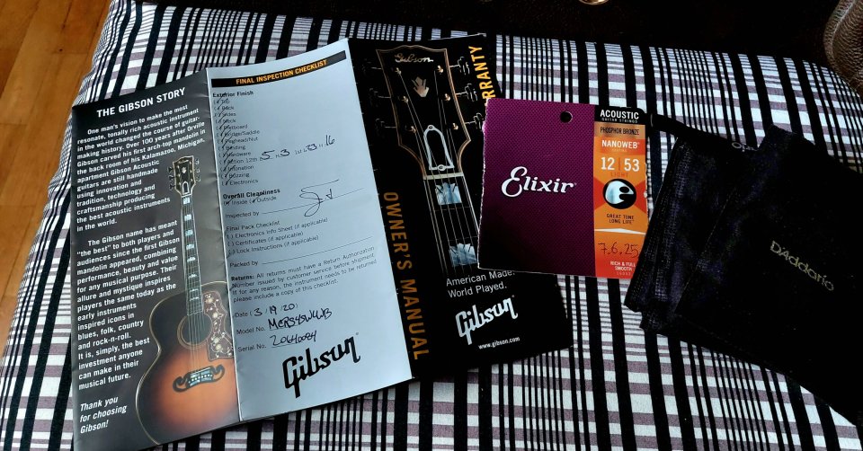 Gibson J-45 Studio Walnut Burst 2020 (ENVIO NACEX 19H INCLUIDO) de segunda mano · Foto 8 de 9 · Asturias · 1600 €