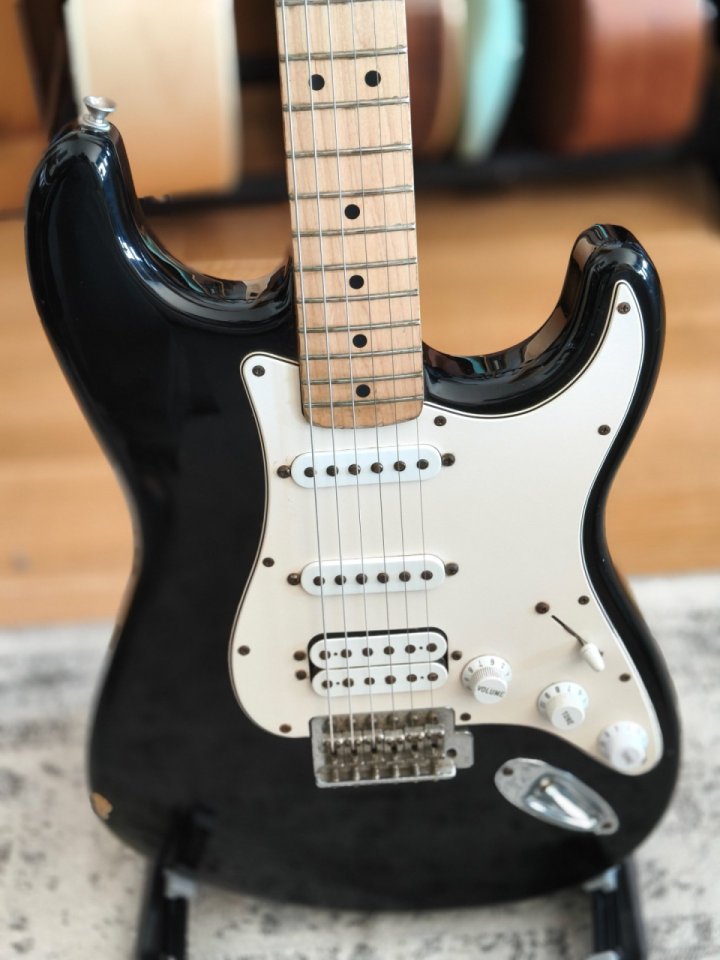 Fender Stratocaster MN 2004 SSH de segunda mano · Foto 3 de 10 · Madrid · 425 €