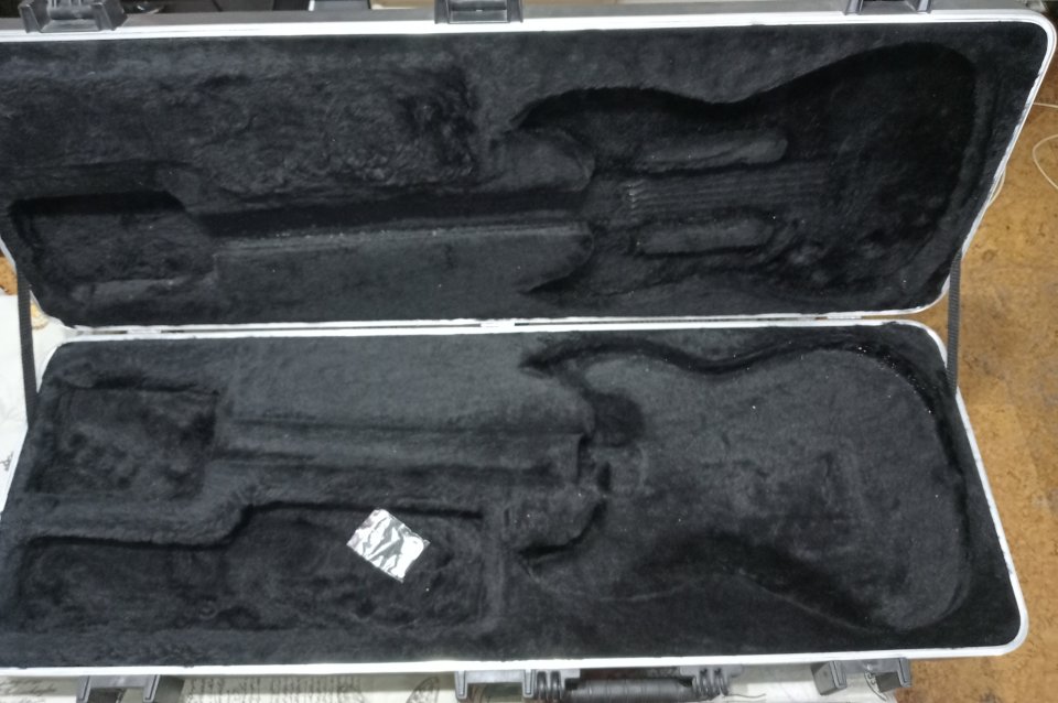 Afinador Vintage,Soportes Pared Horizontales Guitarra/Bajo, Maleta Fender Stratocaster/Tele. de segunda mano · Foto 7 de 7 · Madrid · 5 €