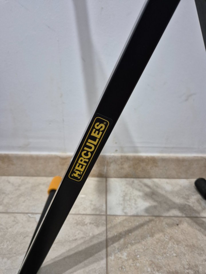 Soporte de Teclado Hercules KS110B de segunda mano · Foto 2 de 5 · Illes Balears · 30 €