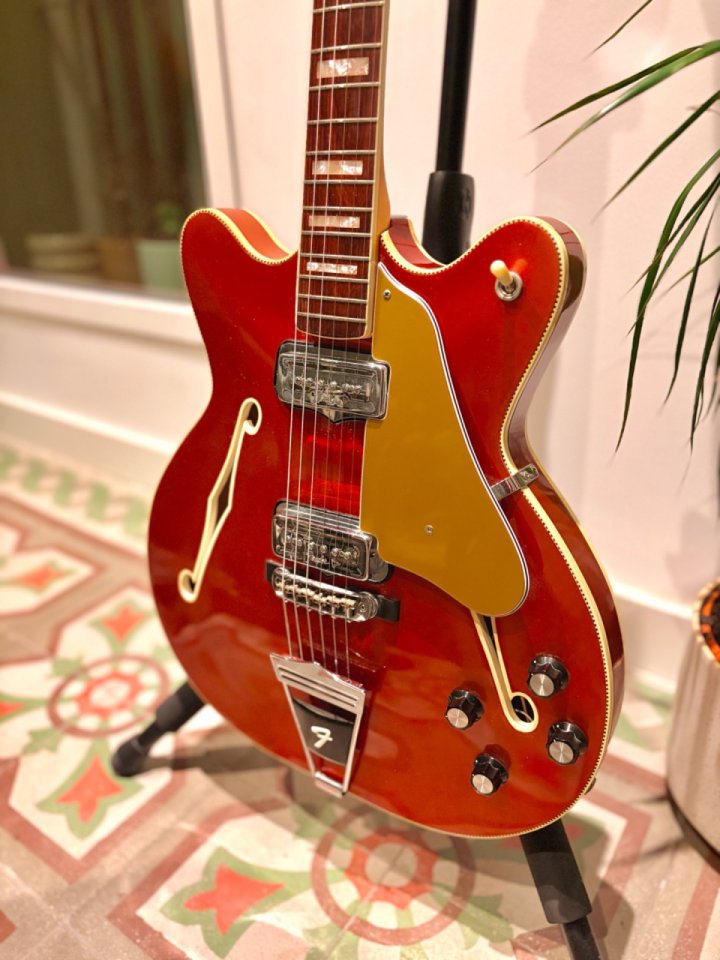 Fender Coronado II 1965 - Candy Apple Red (Custom color) de segunda mano · Foto 9 de 10 · Madrid · 3800 €