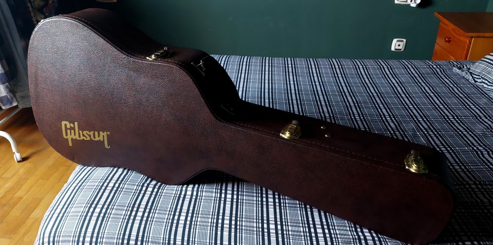 Gibson J-45 Studio Walnut Burst 2020 (ENVIO NACEX 19H INCLUIDO) de segunda mano · Foto 9 de 9 · Asturias · 1600 €