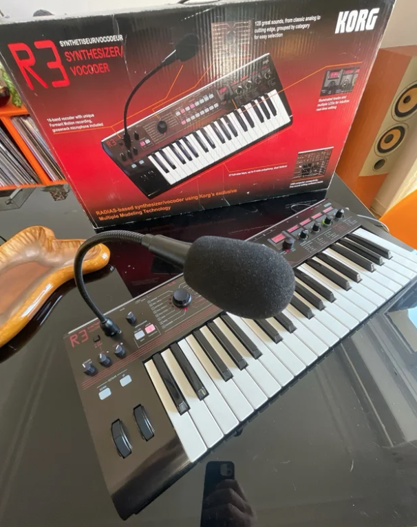 Sintetizador Korg R3 de segunda mano · Foto 6 de 6 · Madrid · 260 €