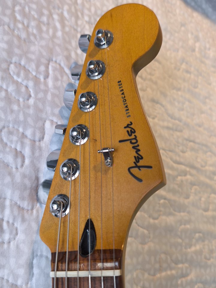 Fender Player Plus Stratocaster PF Sienna Sunburst de segunda mano · Foto 7 de 10 · Asturias · 790 €