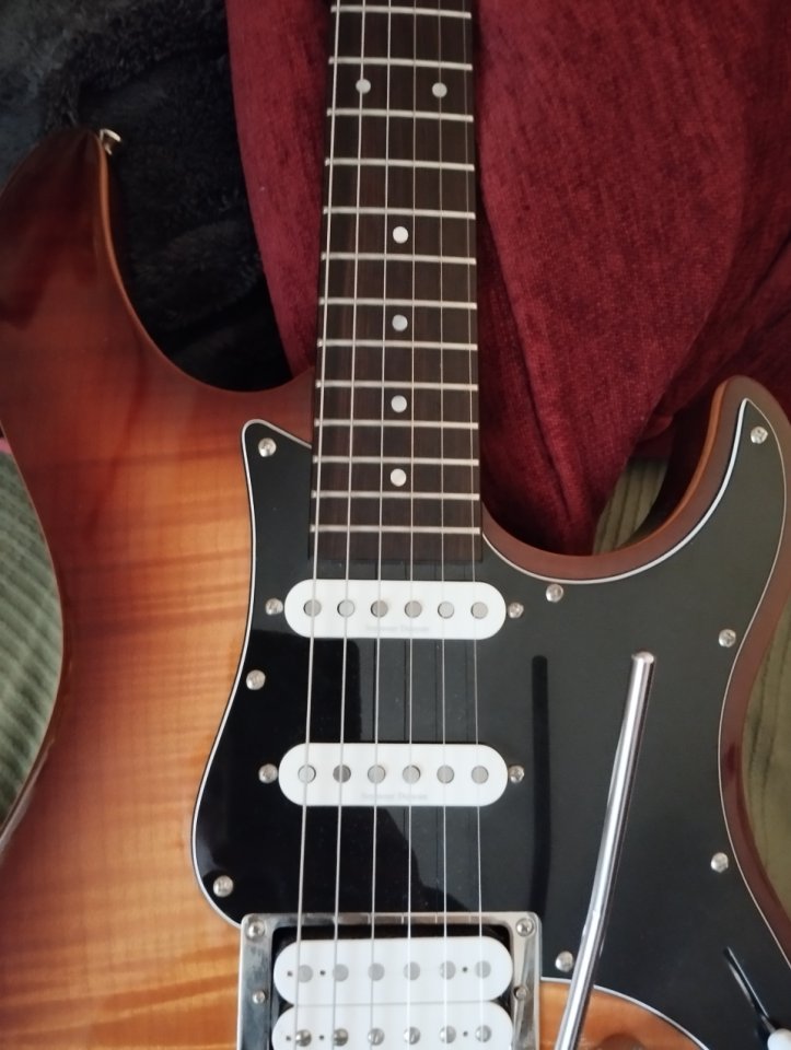 Guitarra eléctrica Yamaha pacífica 812v